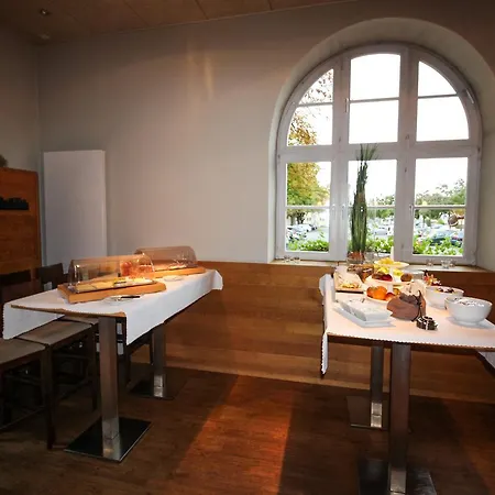 Отель Volkspark 3*