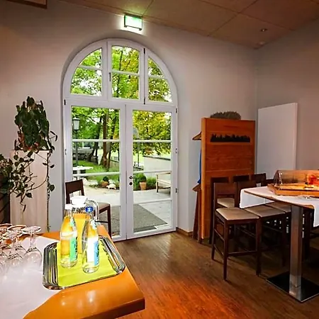 Hotell Volkspark 3*
