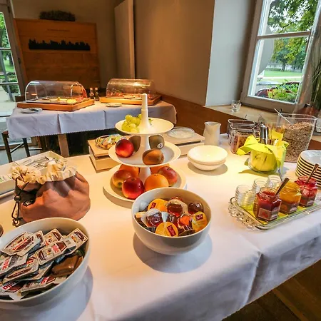 Hotel Volkspark 3*